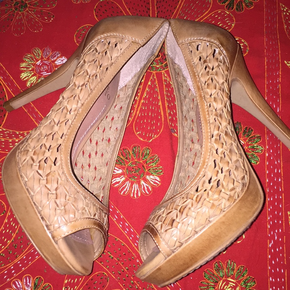 Nude Designed Platforms - Picture 3 of 3